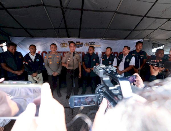Polda Jatim dan Tim Gabungan Lakukan Penindakan dan Penegakan Hukum Narkoba di Jalan Kunti Surabaya